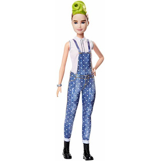 Barbie FXL57 - Fashionistas Puppe im Latzhosenoutfit mit grüner Haarsträhne, Spielzeug ab 3 Jahren