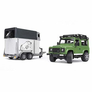 Land Rover Defender Station Wagon mit Pferdeanhänger und 1 Pferd