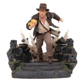 Diamond Select Toys Indiana Jones and The Raiders of The Lost Ark: Escape with Idol Deluxe Gallery Statue