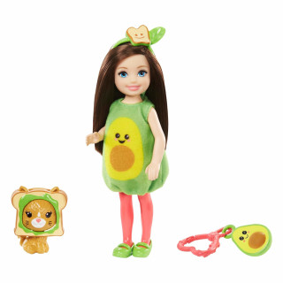 Barbie GJW31 - Club Chelsea Puppe (brünett) im Avocado-Kostüm, mit Kätzchen und Accessoires, Spielzeug ab 3 Jahren