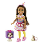 Barbie GRP71 - Club Chelsea Puppe mit Kuchen Kostüm,...